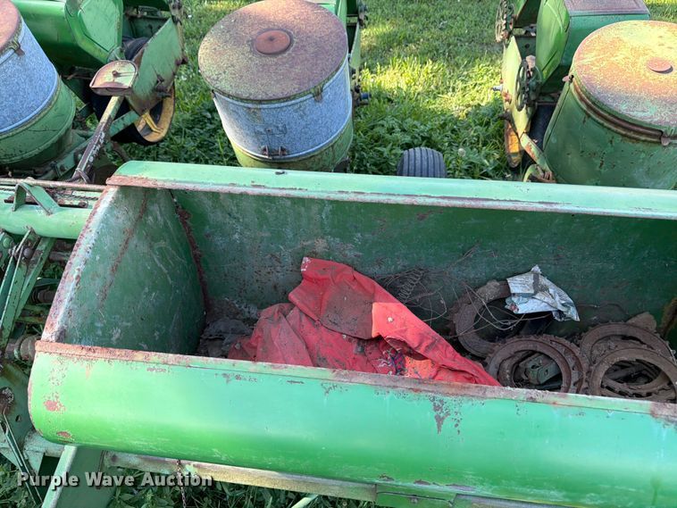 image for item FK3172 John Deere 1240 planter