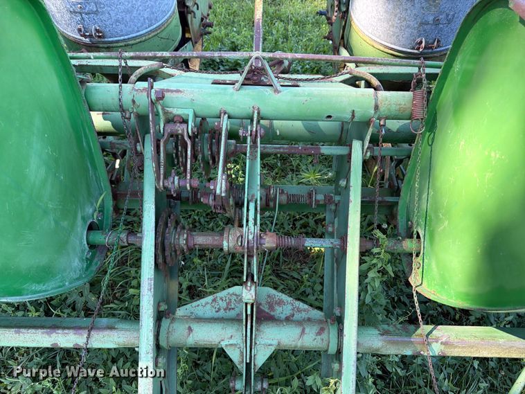 image for item FK3172 John Deere 1240 planter