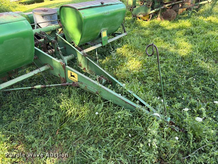 image for item FK3172 John Deere 1240 planter