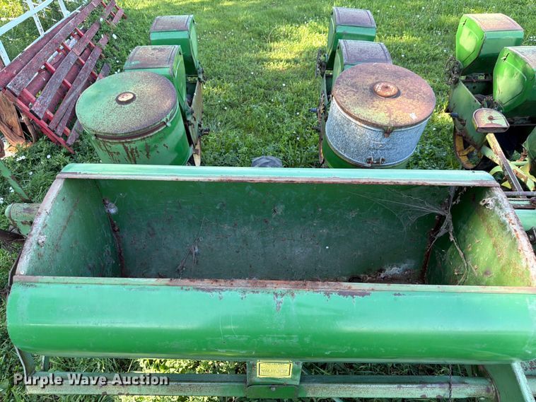 image for item FK3172 John Deere 1240 planter