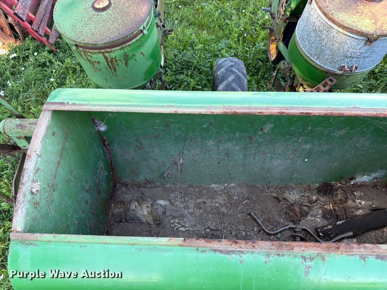 image for item FK3172 John Deere 1240 planter