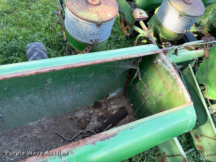 image for item FK3172 John Deere 1240 planter