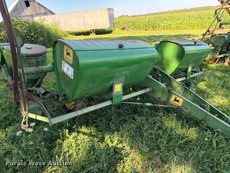 image for item FK3172 John Deere 1240 planter