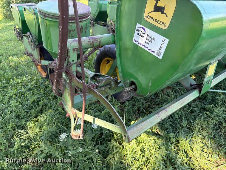 image for item FK3172 John Deere 1240 planter