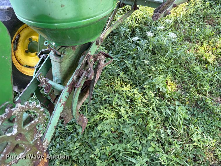 image for item FK3172 John Deere 1240 planter