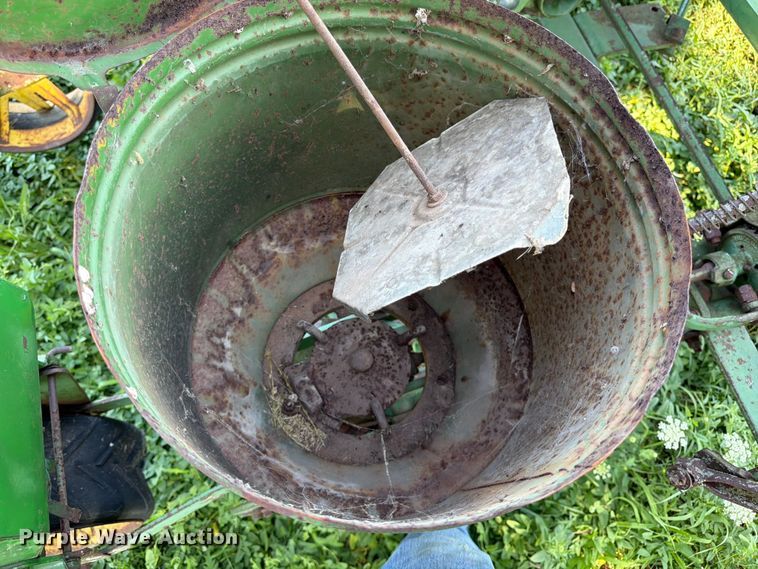 image for item FK3172 John Deere 1240 planter