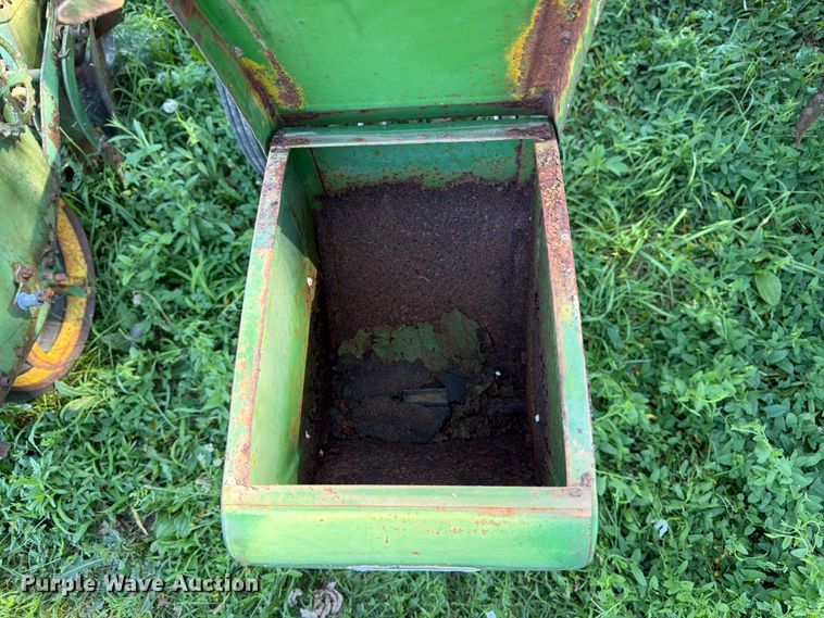 image for item FK3172 John Deere 1240 planter