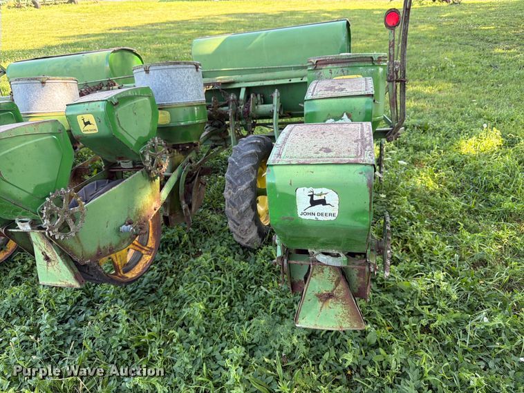 image for item FK3172 John Deere 1240 planter
