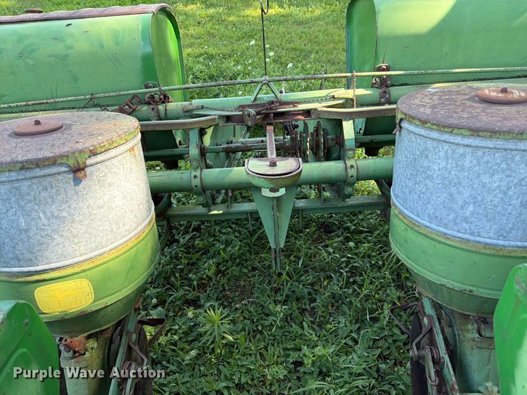 image for item FK3172 John Deere 1240 planter