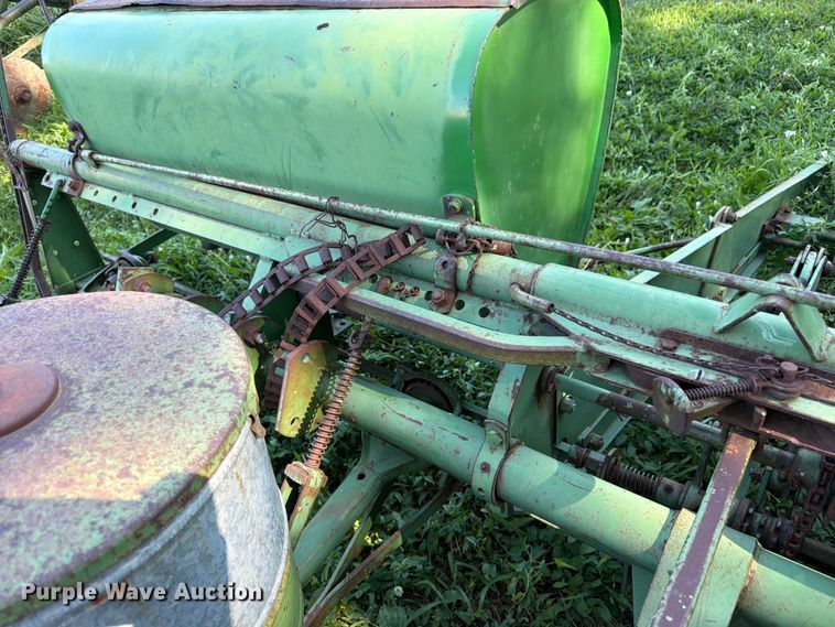 image for item FK3172 John Deere 1240 planter