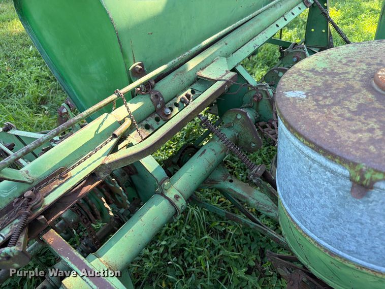 image for item FK3172 John Deere 1240 planter