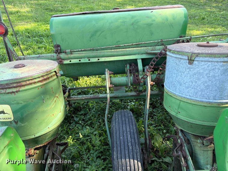 image for item FK3172 John Deere 1240 planter