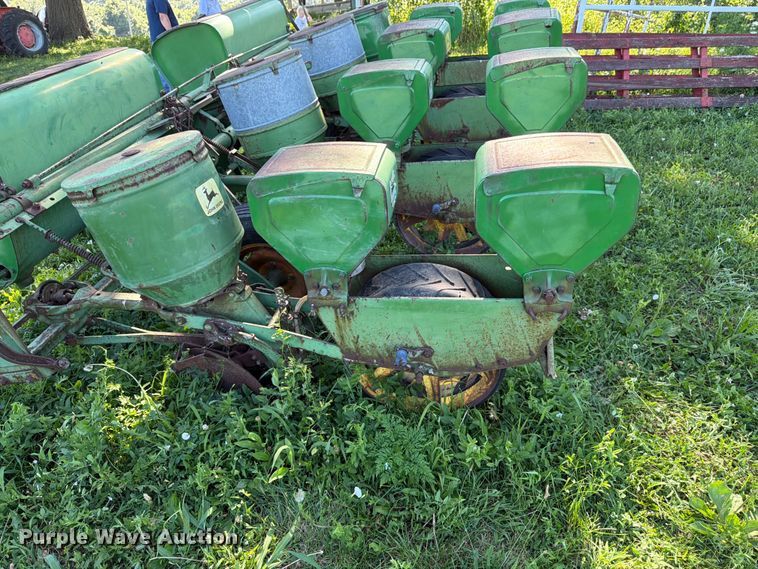 image for item FK3172 John Deere 1240 planter