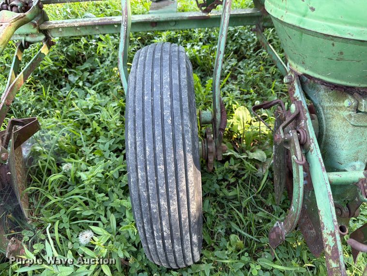 image for item FK3172 John Deere 1240 planter