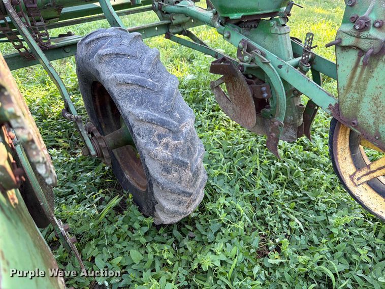image for item FK3172 John Deere 1240 planter