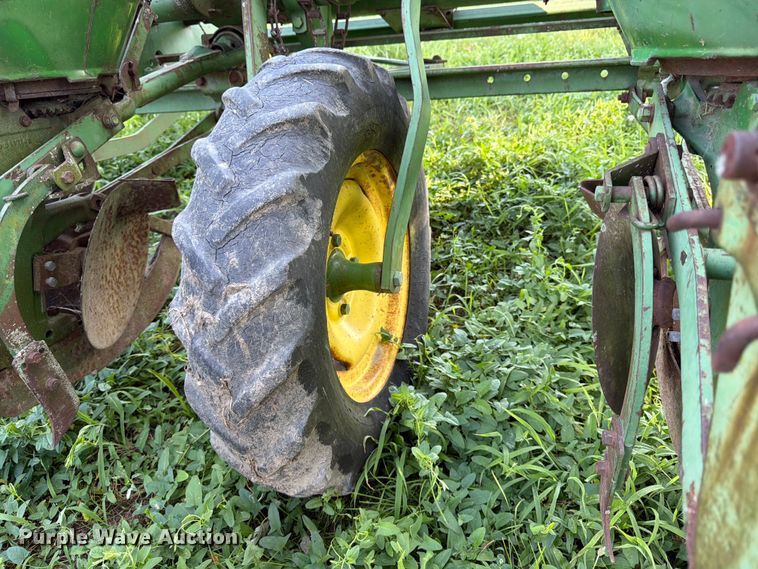 image for item FK3172 John Deere 1240 planter