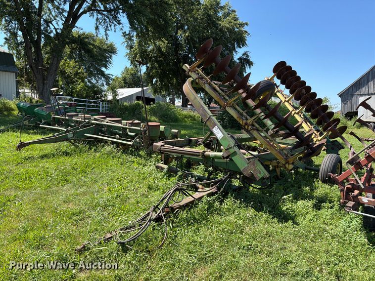 John Deere tandem disk