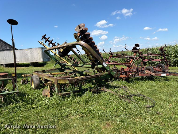 image for item FK3174 John Deere tandem disk