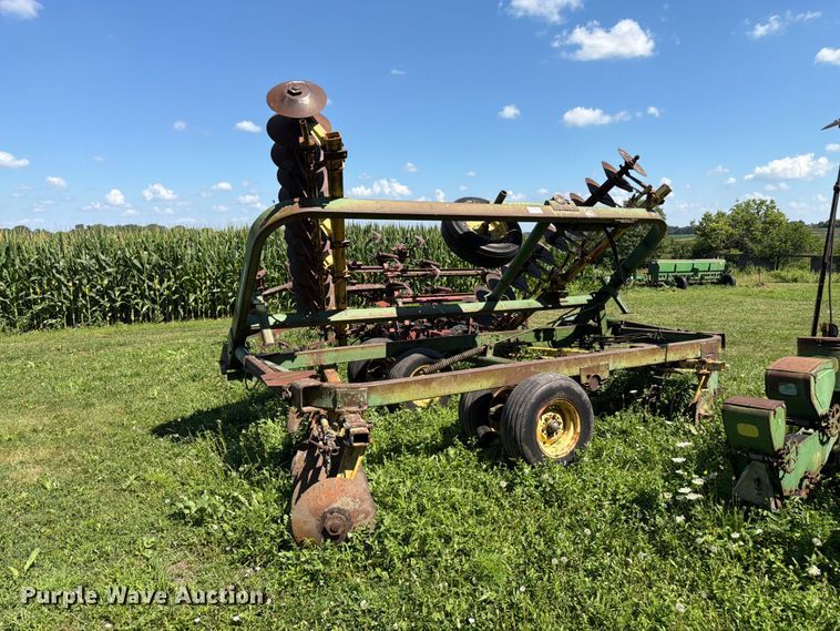 image for item FK3174 John Deere tandem disk