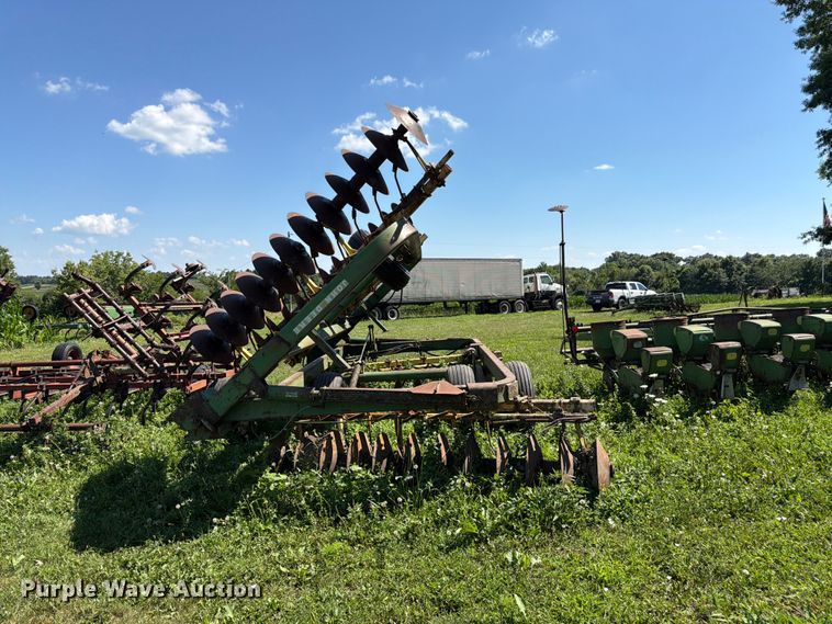image for item FK3174 John Deere tandem disk