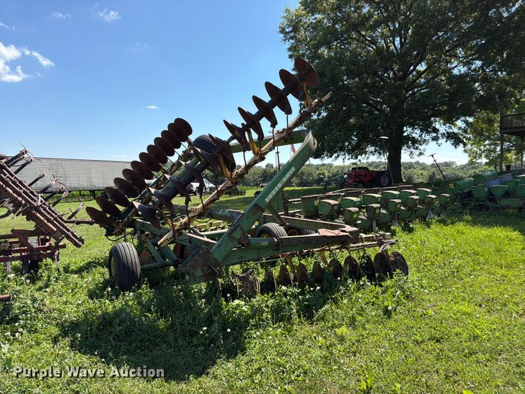 image for item FK3174 John Deere tandem disk