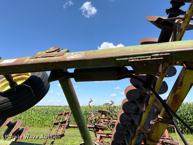 image for item FK3174 John Deere tandem disk