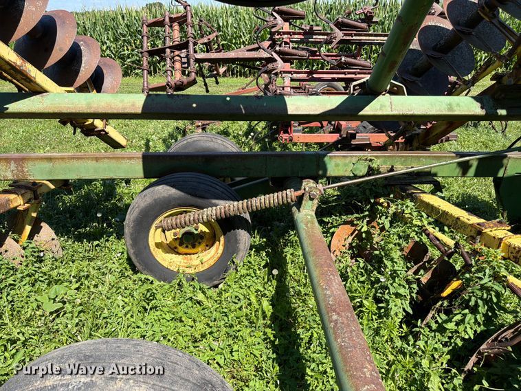 image for item FK3174 John Deere tandem disk