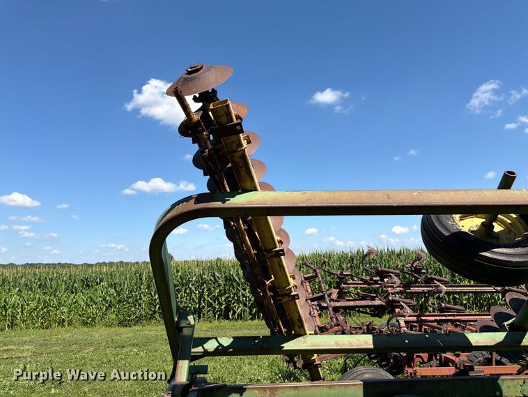 image for item FK3174 John Deere tandem disk