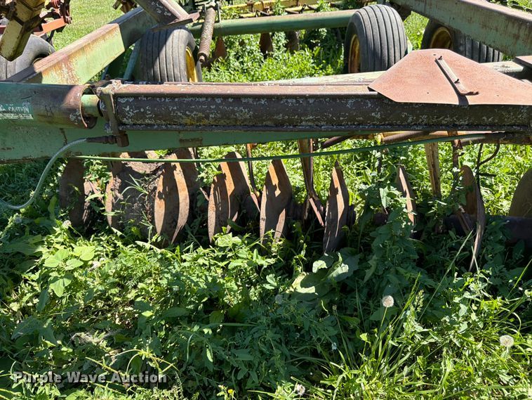 image for item FK3174 John Deere tandem disk