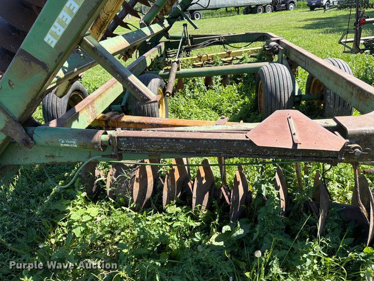 image for item FK3174 John Deere tandem disk