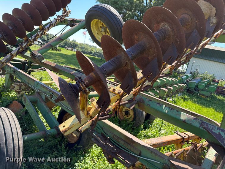 image for item FK3174 John Deere tandem disk