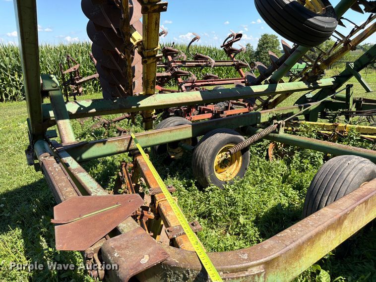 image for item FK3174 John Deere tandem disk