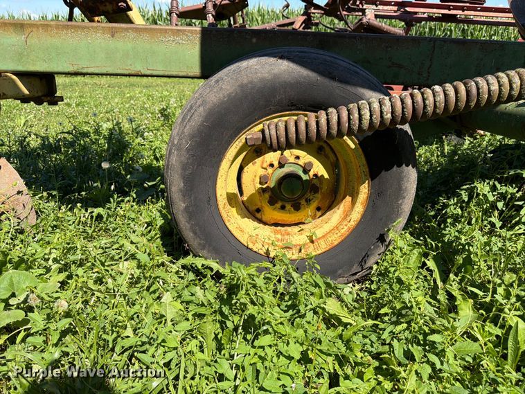 image for item FK3174 John Deere tandem disk