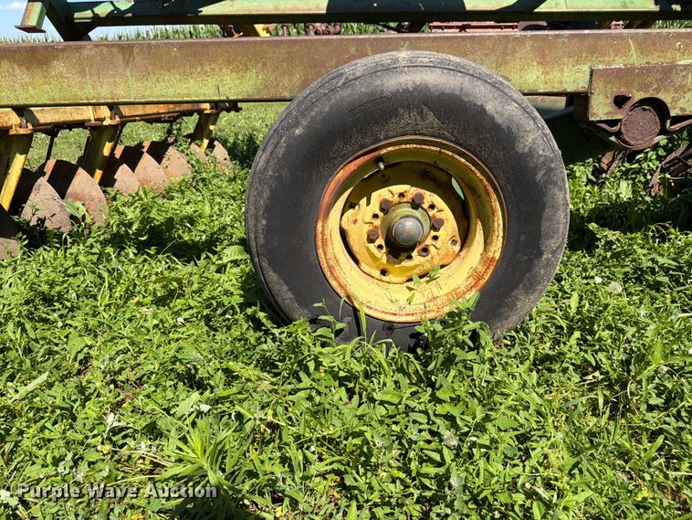 image for item FK3174 John Deere tandem disk