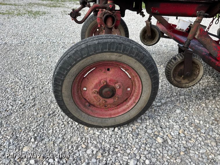 image for item MZ9701 1947 International Harvester Farmall Cub tractor
