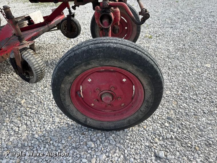image for item MZ9701 1947 International Harvester Farmall Cub tractor