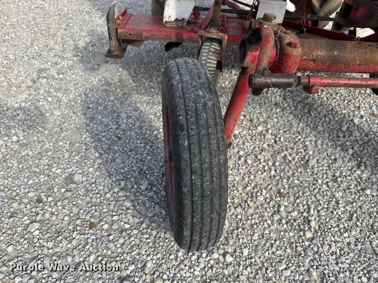 image for item MZ9701 1947 International Harvester Farmall Cub tractor