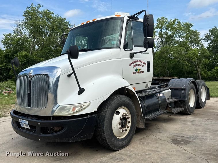 image for item NA9432 2007 International 8600 semi truck