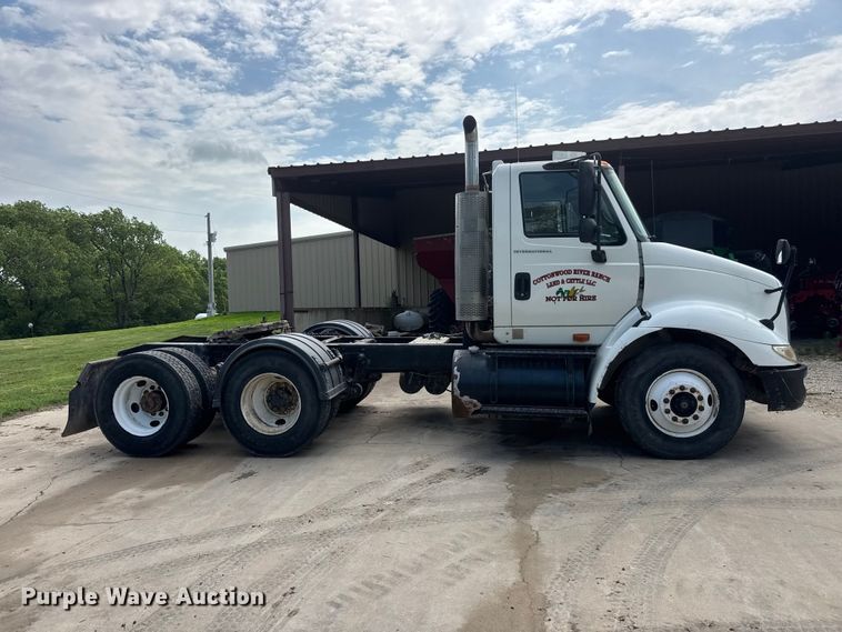 image for item NA9432 2007 International 8600 semi truck