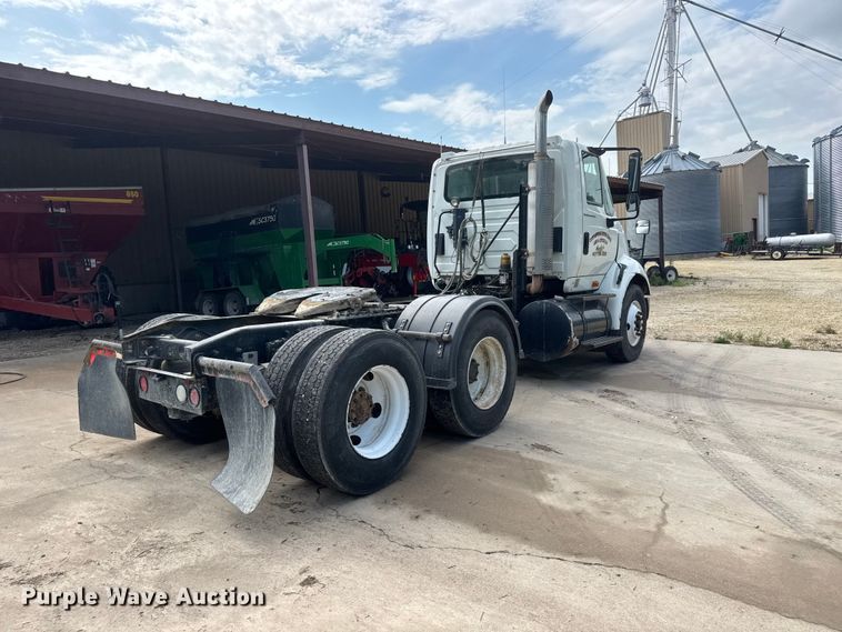 image for item NA9432 2007 International 8600 semi truck