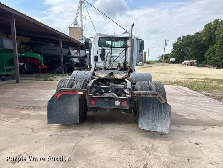 image for item NA9432 2007 International 8600 semi truck