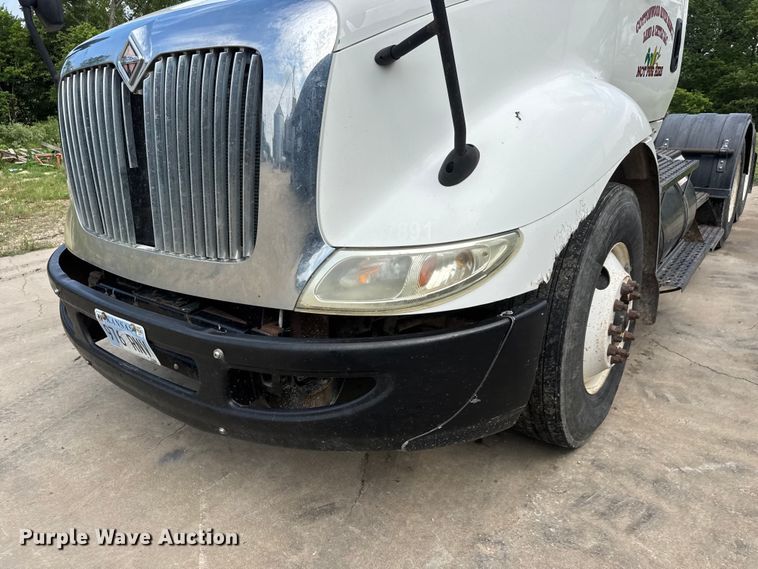 image for item NA9432 2007 International 8600 semi truck