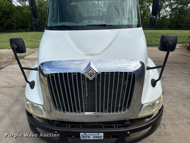 image for item NA9432 2007 International 8600 semi truck