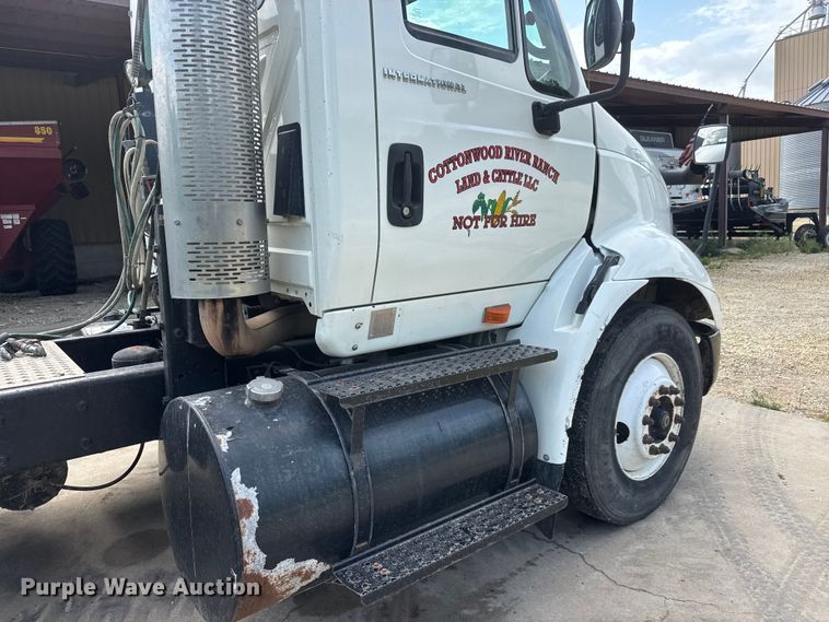 image for item NA9432 2007 International 8600 semi truck