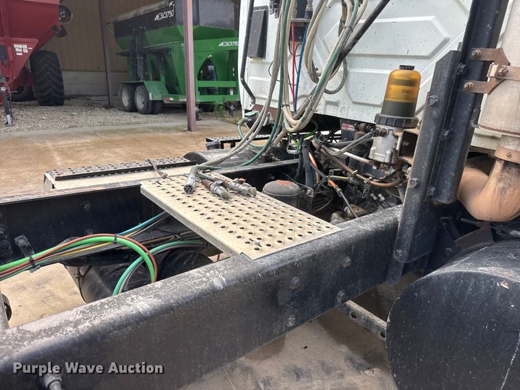 image for item NA9432 2007 International 8600 semi truck