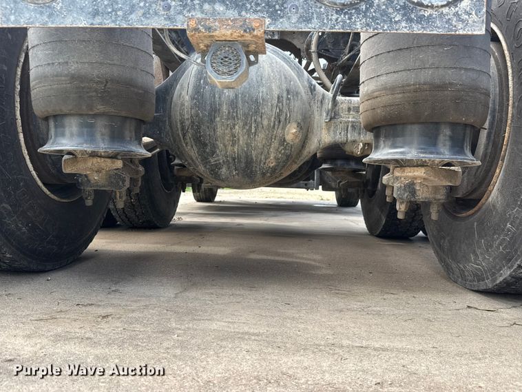 image for item NA9432 2007 International 8600 semi truck
