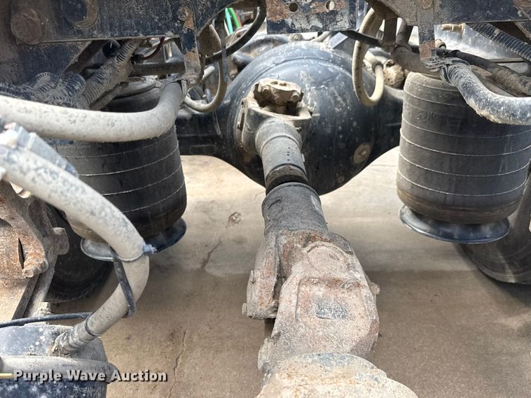 image for item NA9432 2007 International 8600 semi truck