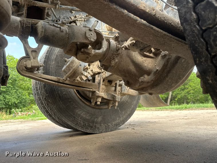 image for item NA9432 2007 International 8600 semi truck