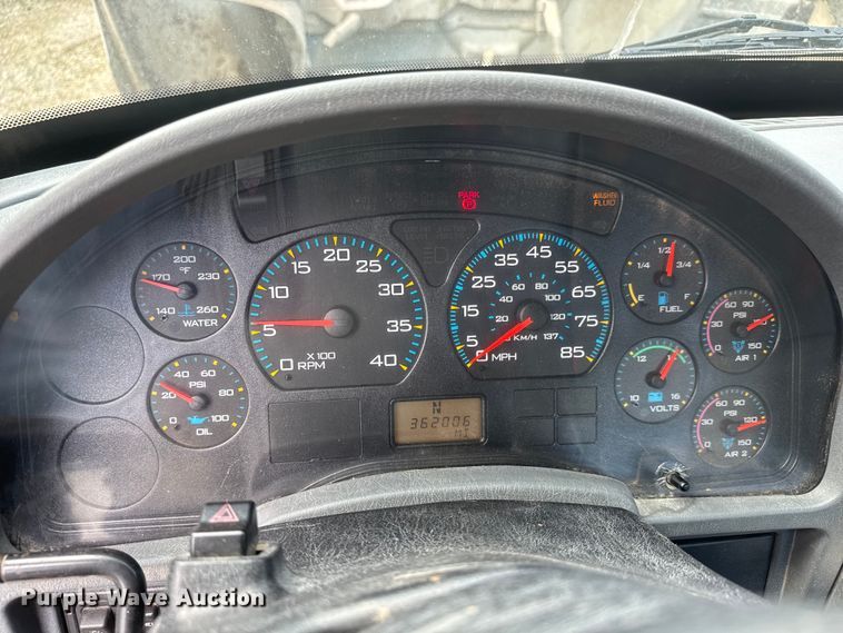 image for item NA9432 2007 International 8600 semi truck