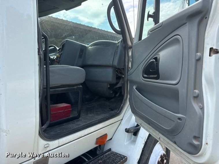 image for item NA9432 2007 International 8600 semi truck